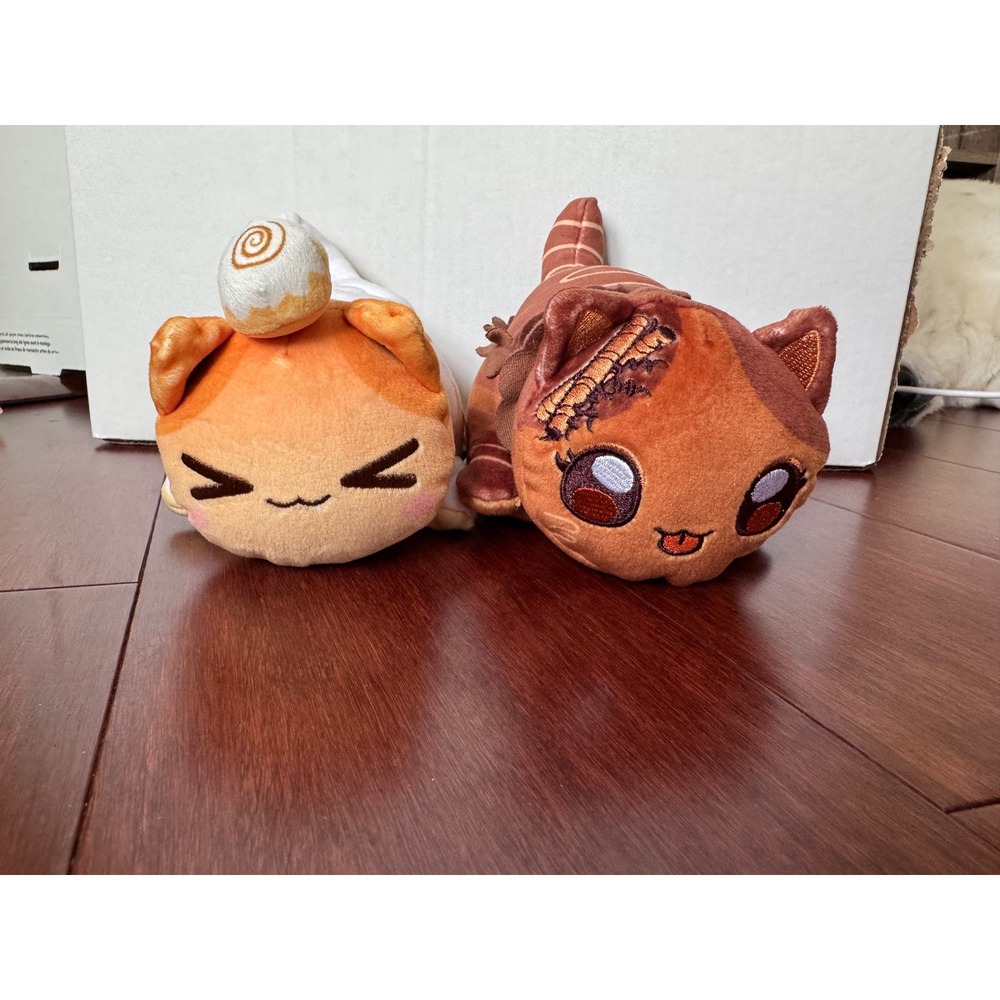 Aphmau MeeMeows Mystery Plush Litter 3 Cinnamon Roll & Chocolate Cake Cat Set